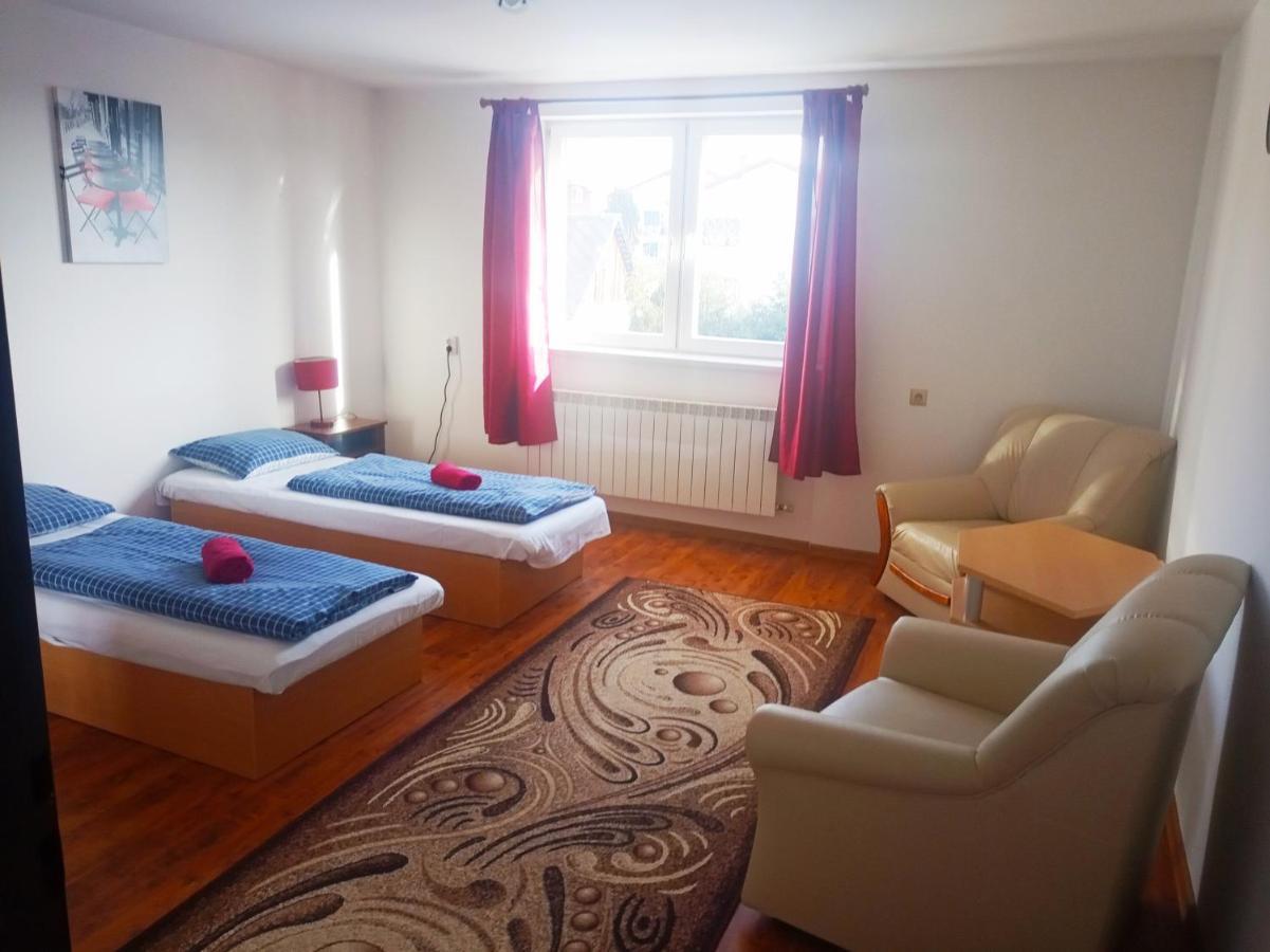 Hotel Lucky Cat à Nová Lesná Extérieur photo